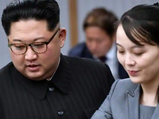 އުތުރު ކޮރެއާގެ ލީޑަރ އަދި ކޮއްކޯފުޅު