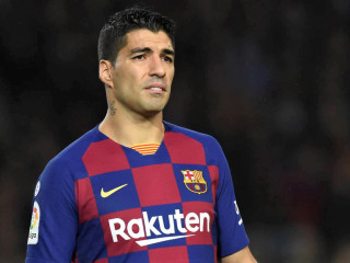 ބާސެލޯނާއަށް ކުޅެމުން އަންނަ އުރުގުއޭގެ ފޯވާޑް ލުއިސް ސުއަރޭޒް