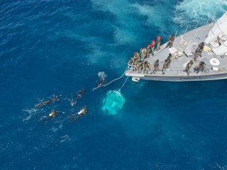 ދޮންފަނު ކައިރިއަށް އަޑިއަށް ދިޔަ ޑިންގީ ނެގުމުގެ މަސައްކަތުގެ ތެރެއިން