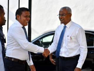 ރައީސުލްޖުމްހޫރިއްޔާ އިބްރާހީމް މުހައްމަދު ޞަލިހު އަދި ޕްލޭނިންގ އެންޑް ހައުސިންގ މިނިސްޓަރު މުހައްމަދު އަސްލަމް: ކޮންމެހެން ބޯހިޔާވަހިކަން ބޭނުންވާ 21،000 އާއިލާ އުޅޭކަމަށް އަސްލަމް ވިދާޅުވި