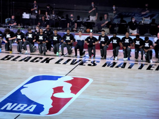 މީގެ ކުރިން އެންބީއޭގެ ކުޅުންތެރިން \"ބްލެކް ލައިވްސް މެޓާ\" ކެމްޕެއިންގައި ބައިވެރިވަނިކޮށް