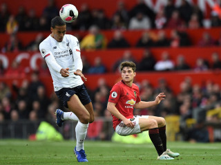 ޕްރިމިއާ ލީގުގައި ލިވަޕޫލާއި ޔުނައިޓެޑް މީގެ ކުރިން ބައްދަލުކުރި މެޗެެއްގެ ތެރެއިން