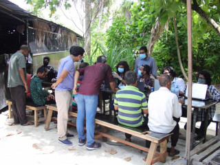 ބޮޑުފިނޮޅުގައި މަސައްކަތްކުރާ ބިދޭސީންތަކެއް ލޯޔަރުންނާ ބައްދަލުކުރަނީ