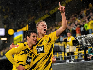 ޑޯޓްމުންޑާއި ފްރެއިބާގް ބައްދަލުކުރި މެޗުގެ ތެރެއިން: މި މެޗުން ޑޯޓްމުންޑް މޮޅުވީ 4-0 ން