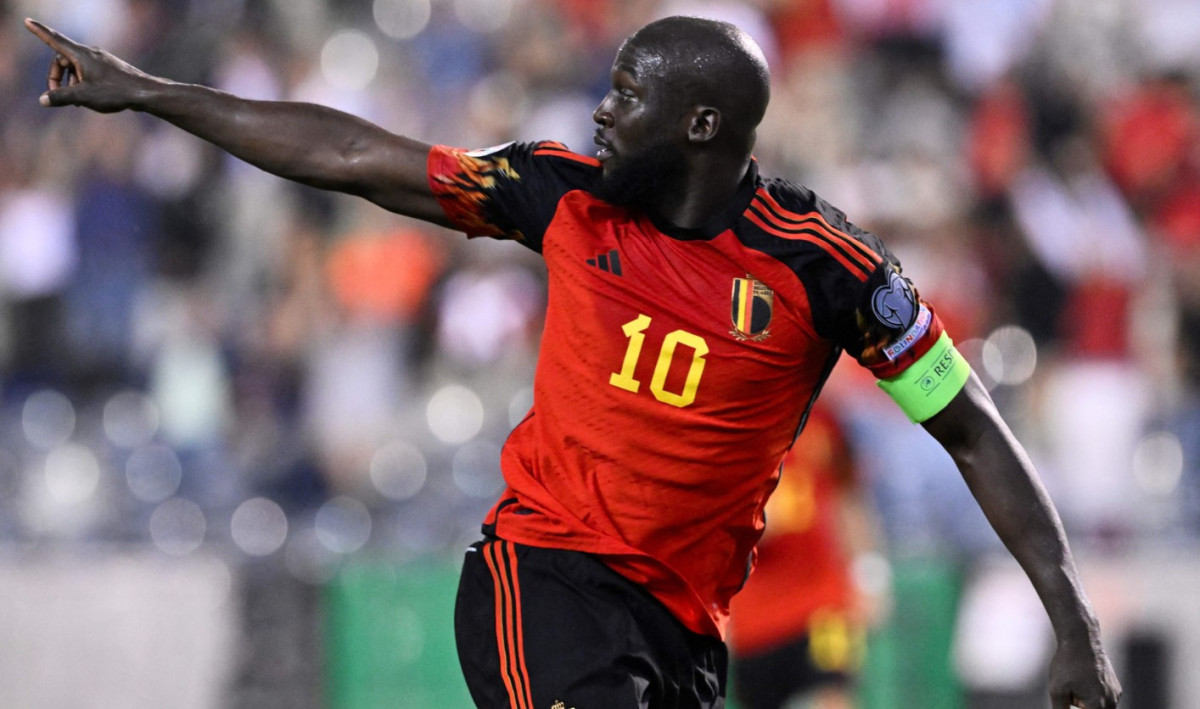 ބެލްޖިއަމް އިން ކުޅުނު މެޗުގައި ލަނޑު ޖެހުމަށްފަހު ލުކާކޫ އުފާ ފާޅު ކުރަނީ