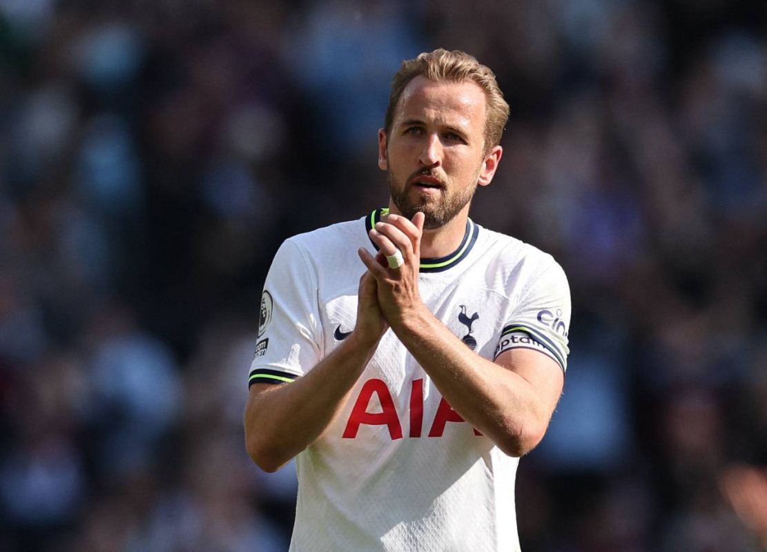 ޓޮޓެންހަމަށް ކުޅެމުން އަންނަ އިންގްލެންޑުގެ ހެރީ ކޭން