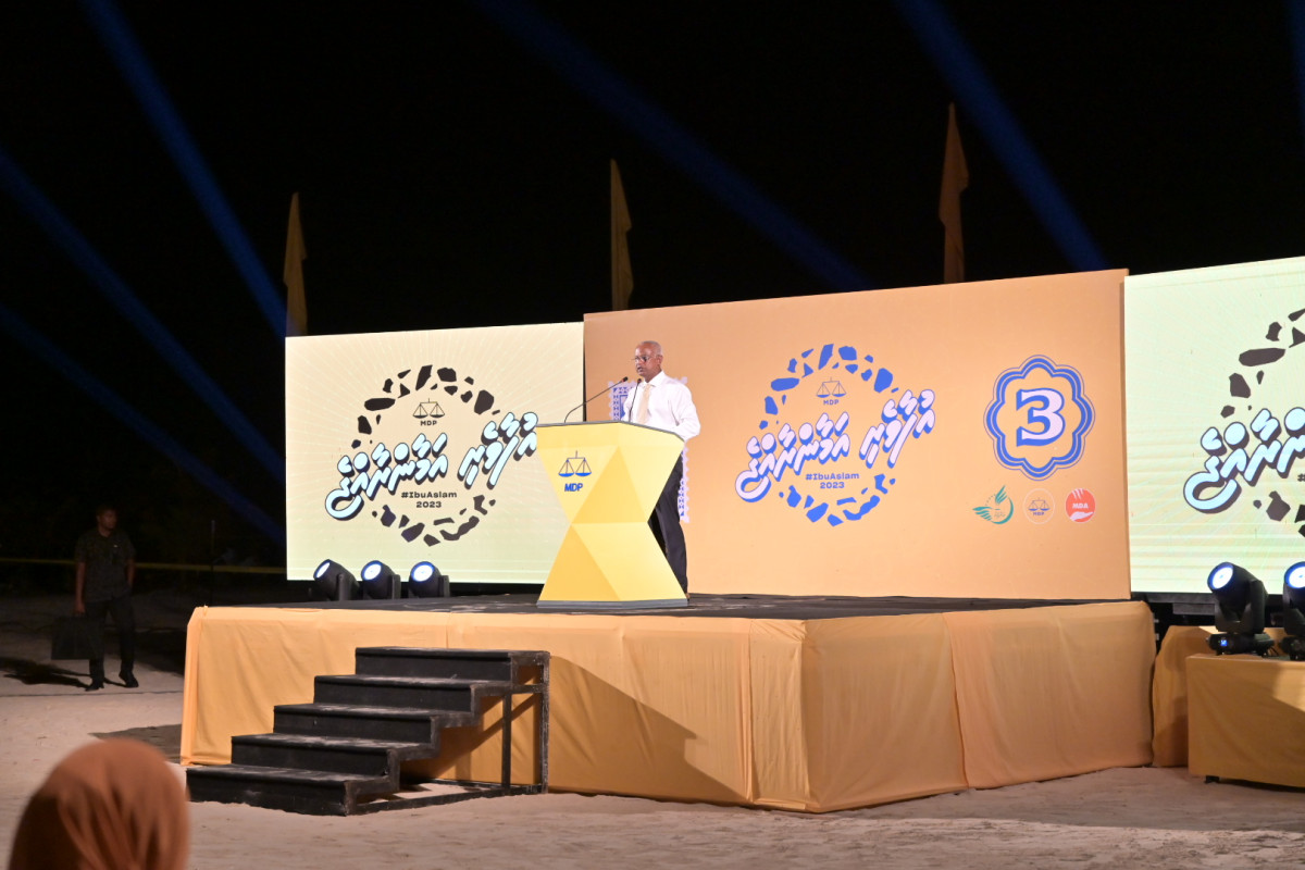 ރައީސް އުކުޅަހުގައި ބޭއްވި ޖަލްސާގައި ވާހަކަފުޅުދައްކަވަނީ