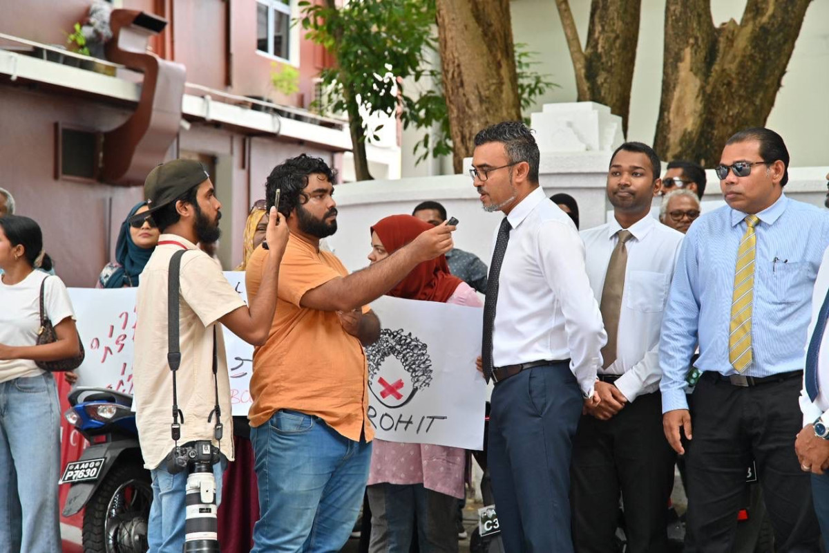 މުޅި ޤައުމުގެ ޑިމޮކްރެޓިކް ނިޒާމު ފުނޑާލާކަމަށް ބުނެ އެމްޑީޕީން ކުރާ މުޒާހަރާ