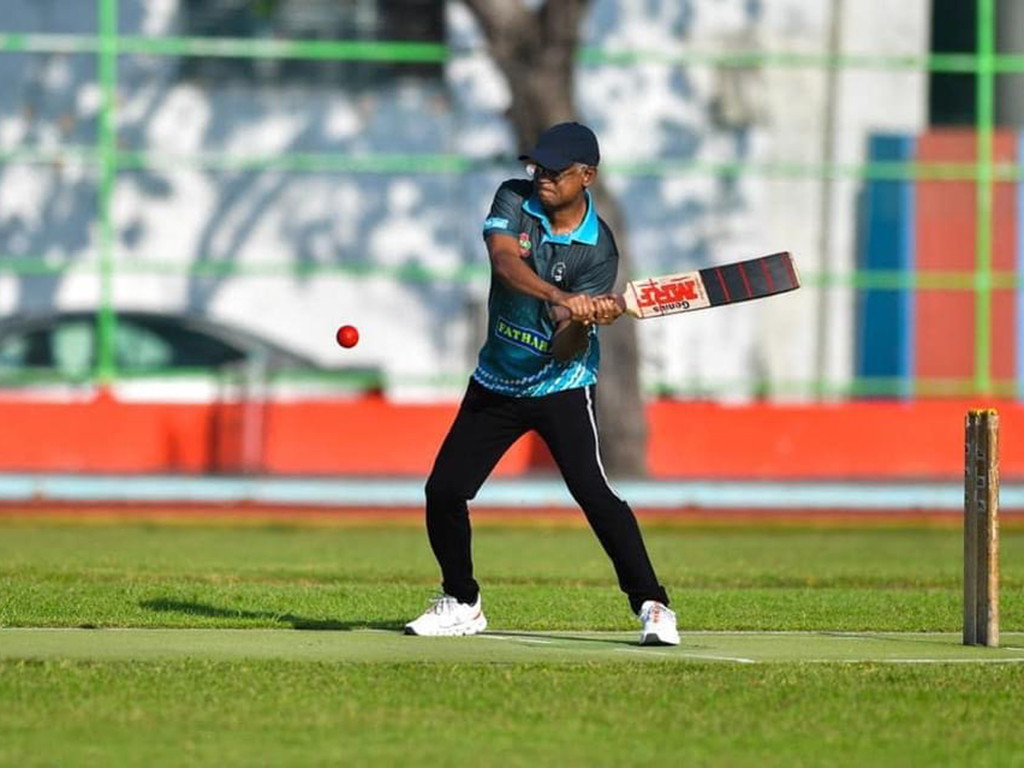 ރައީސް ޞާލިހު މެޗުގައި ކުޅުއްވަނީ