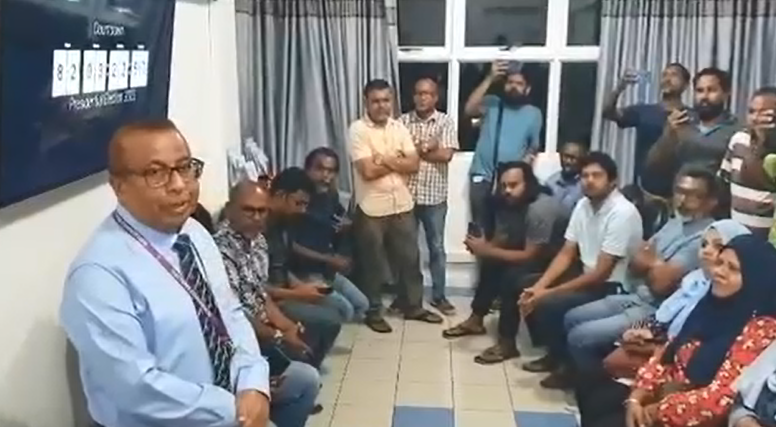 ދައުރުވަމުންދާ ވީޑިއޯގެ ސްކްރީން ޝޮޓެއް