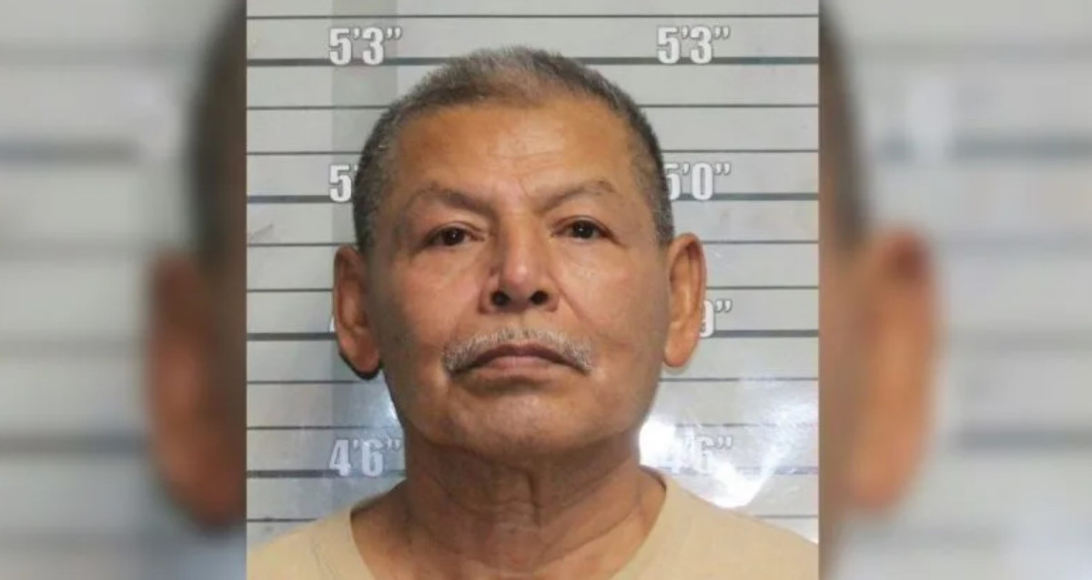 ފުލުސް އޮފިސަރު ރިއާނޯގެ ފޭސްބުކް ޕްރޮފައިލް ފޮޓޯގައި ފެންނަން ހުރީ، ކަމާ ބެހޭ ފަރާތްތަކުން އޭނާ ހޯދަމުން ދިޔައިރު ބޭނުން ކުރި ތަސްވީރުގައި ފެންނަން ހުރި ގޮތާ ކުޑަކޮށް ތަފާތުކޮށް