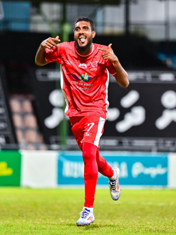 މެޗުގައި ލަނޑު ޖެހުމަށްފަހު އިއްބެ އުފާ ފާޅު ކުރަނީ