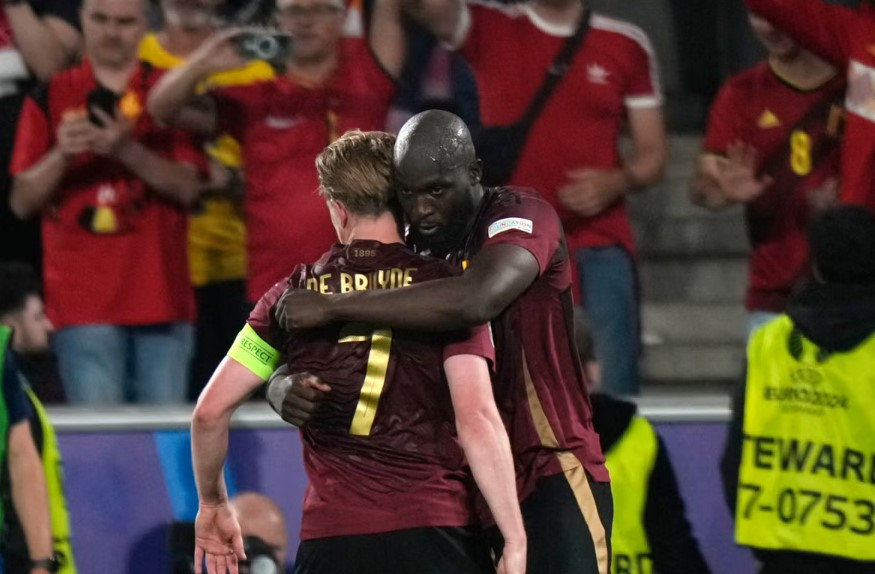 މެޗުގައި ލަނޑު ޖެހުމަށްފަހު ބެލްޖިއަމްގެ ކުޅުންތެރިން އުފާ ފާޅު ކުރަނީ