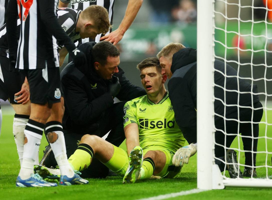 ޕޯޕަށް އަނިޔާވެ، ދަނޑު މަތީގައި