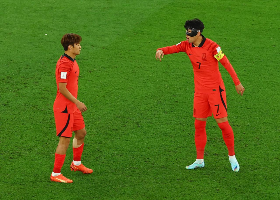 ކޮރެއާ އަދި ޕޯޗުގަލް ބައްދަލު ކުރި މެޗުގެ ތެރެއިން - ފޮޓޯ: ރޮއިޓާސް