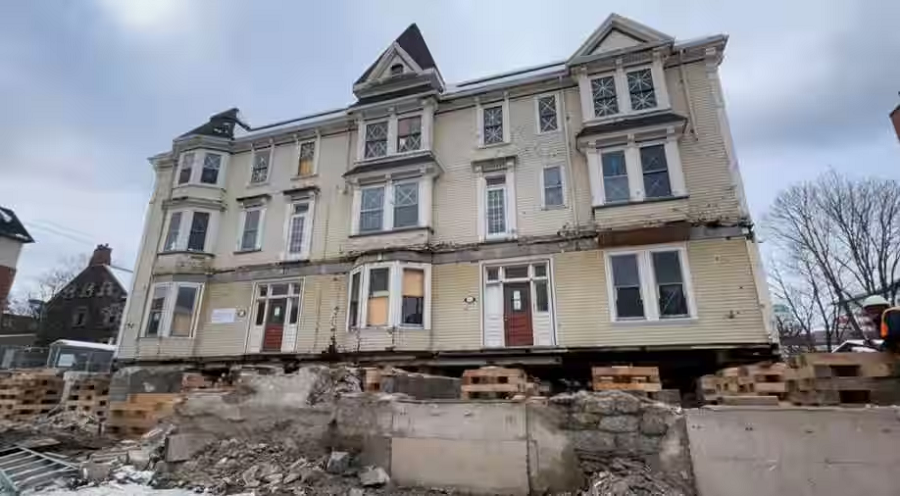 ކެނެޑާގައި، ހުރިގޮތަށް އެހެން ތަނަކަށް ގެންދިޔަ އިމާރާތް