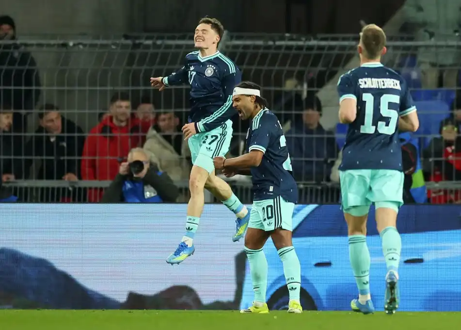 ވާޓްޒްގެ މޮޅު ކުޅުމާ އެކު، ޖަރުމަނުން ސްވިޒަލެންޑު ބަލި ކޮށްފި