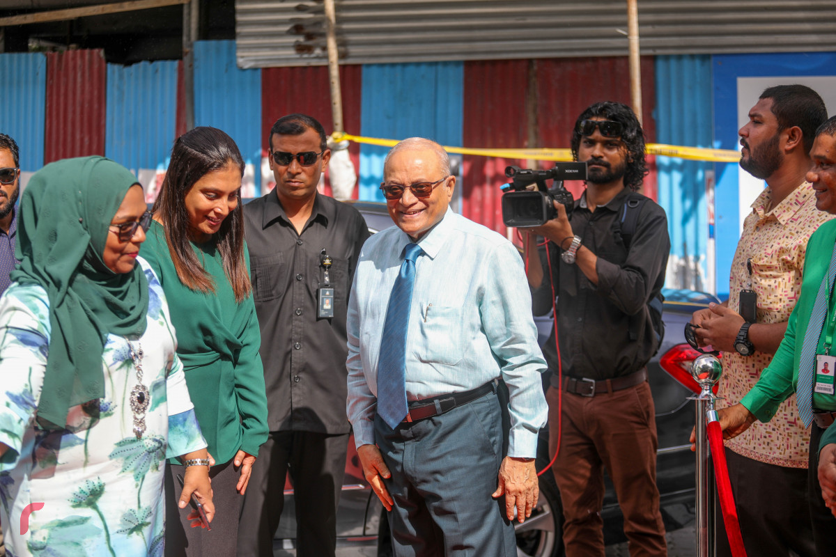 25 ޖުލައި 2019 --ކަލާފާނު ސުކޫލުގެ 30 ވަނަ އަހަރީ ދުވަސް ފާހަގަކުރުމުގެ ގޮތުން ބޭއްވި ފޮޓޯ މައުރަޒު ހުޅުވުމުގެ ރަސްމިއްޔާތު ޝަރަފްވެރި ކޮށްދެއްވަން ކުރީގެ ރައީސް މައުމޫން އަބްދުލް ގައްޔޫމް ވަޑައިގަތުން-- ފޮޓޯ: ޝުއައިބް މުހައްމަދު