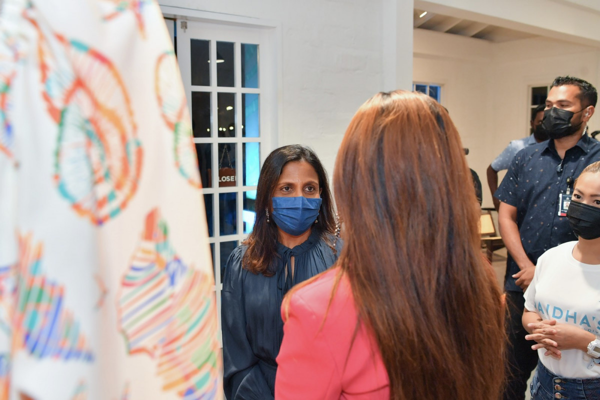 ރައިދާސް މޯލްޑިވްސް ސްޕްރިންގ ސަމަރ ކަލެކްޝަން 2022 އިފްތިތާޙުކުރުން - ރައިދާސް މޯލްޑިވްސް ފިހާރަ، ރައީސުލްޖުމްހޫރިއްޔާގެ ދެކަނބަލުން ވަނީ ބައްލަވާލައްވާފައި - ފޮޓޯ: ރައީސް އޮފީސް