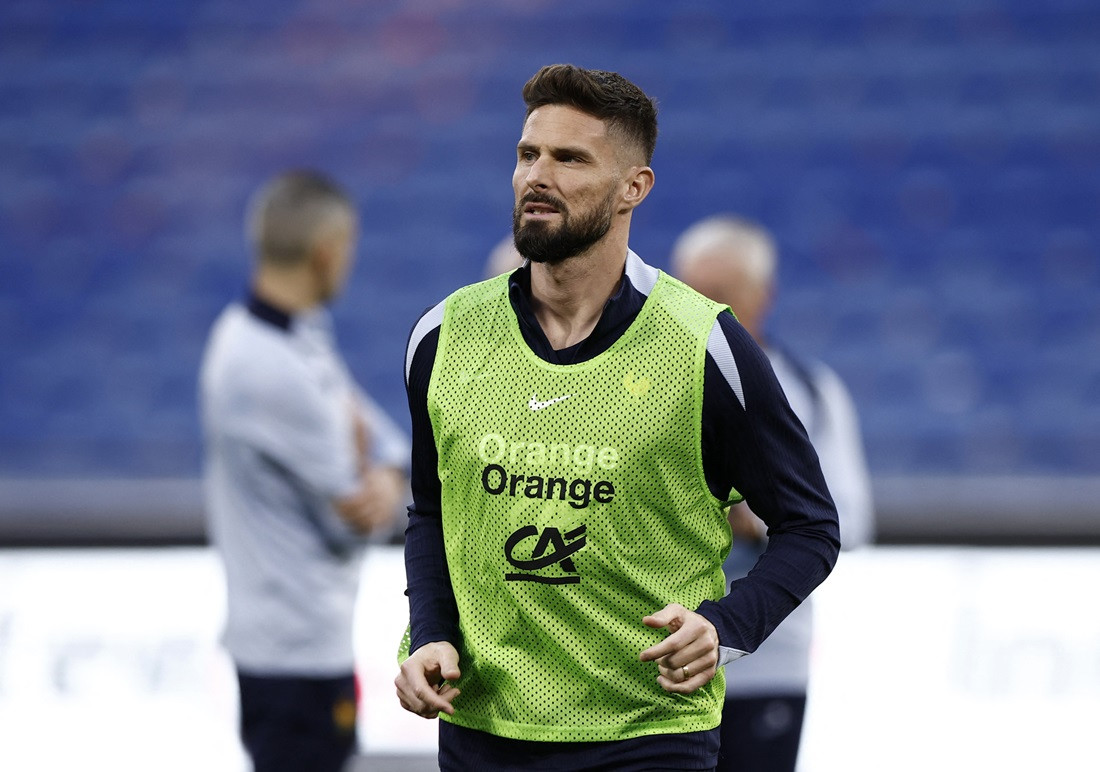 އޭސީ މިލާނަށް ކުޅެމުން އަންނަ ފްރާންސްގެ ޖިރޫޑް