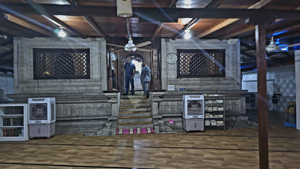 ޢީދު މިސްކިތް - މިސްކިތުގެ ކެމެރާ ފުޓޭޖްތައް ނަގާ ފުލުހަށް މައްސަލަ ހުށަހެޅުމުގެ މަސައްކަތް ދަނީ ކުރަމުން