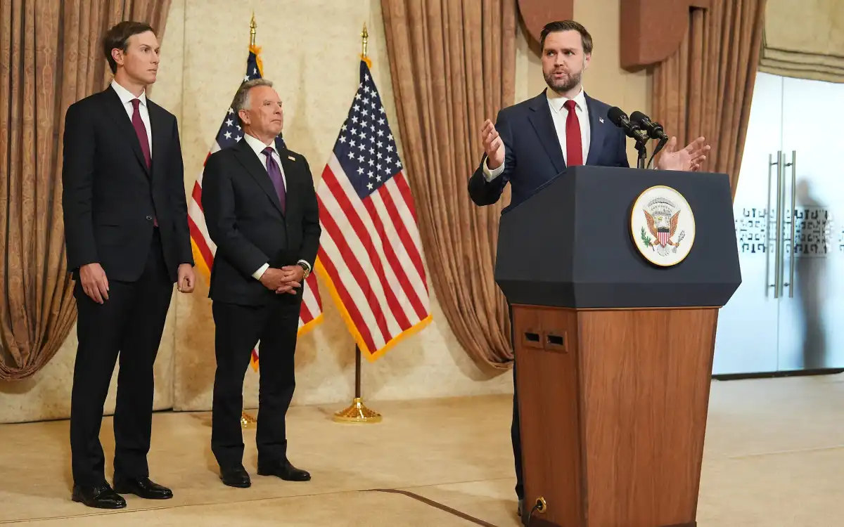 ފުރަތަމަ ބުރުގެ މަޝްވަރާ ތަކަށް ފަހު އެމެރިކާގެ ނައިބު ރައީސް ޖޭޑީ ވޭންސް ވާހަކަ ދައްކަވަނީ.