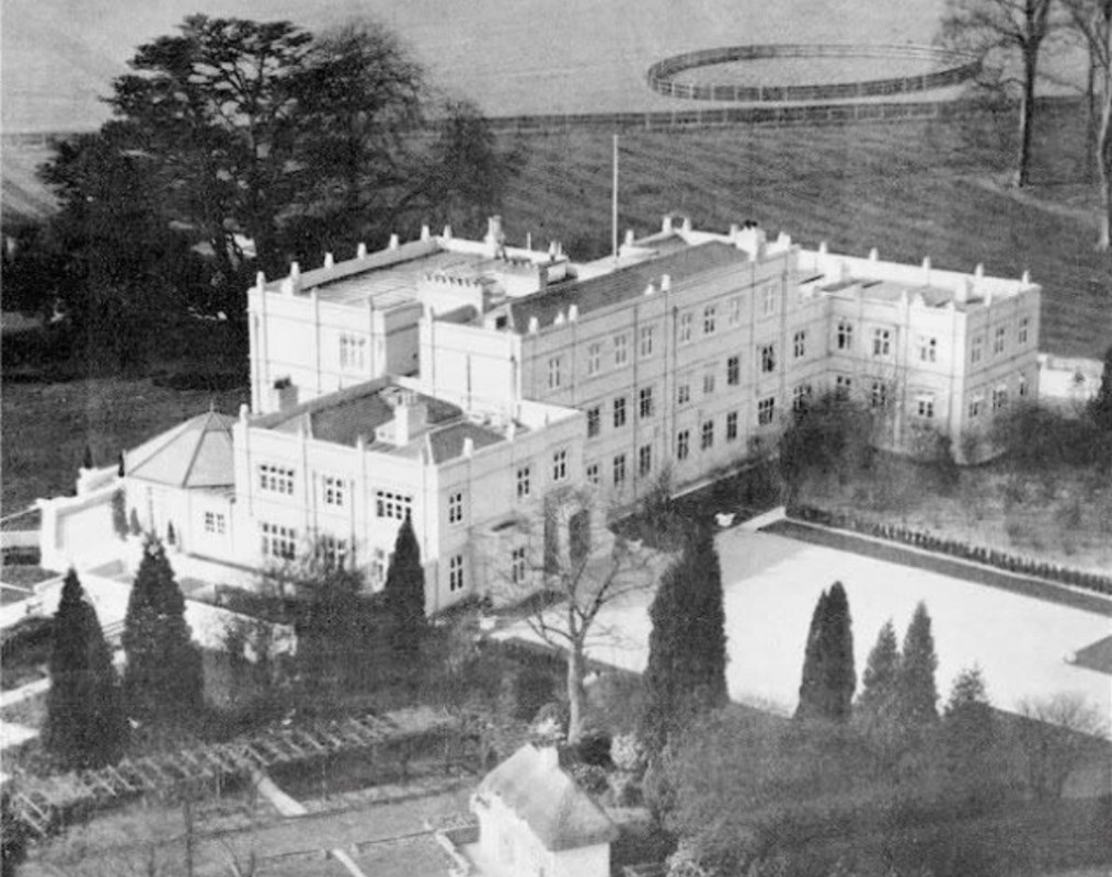 ވިންޒަރ ލޮޖް: މިއީ ޕްރިންސް އެންޑްރޫ ދިރިއުޅުއްވާ ގަނޑުވަރު