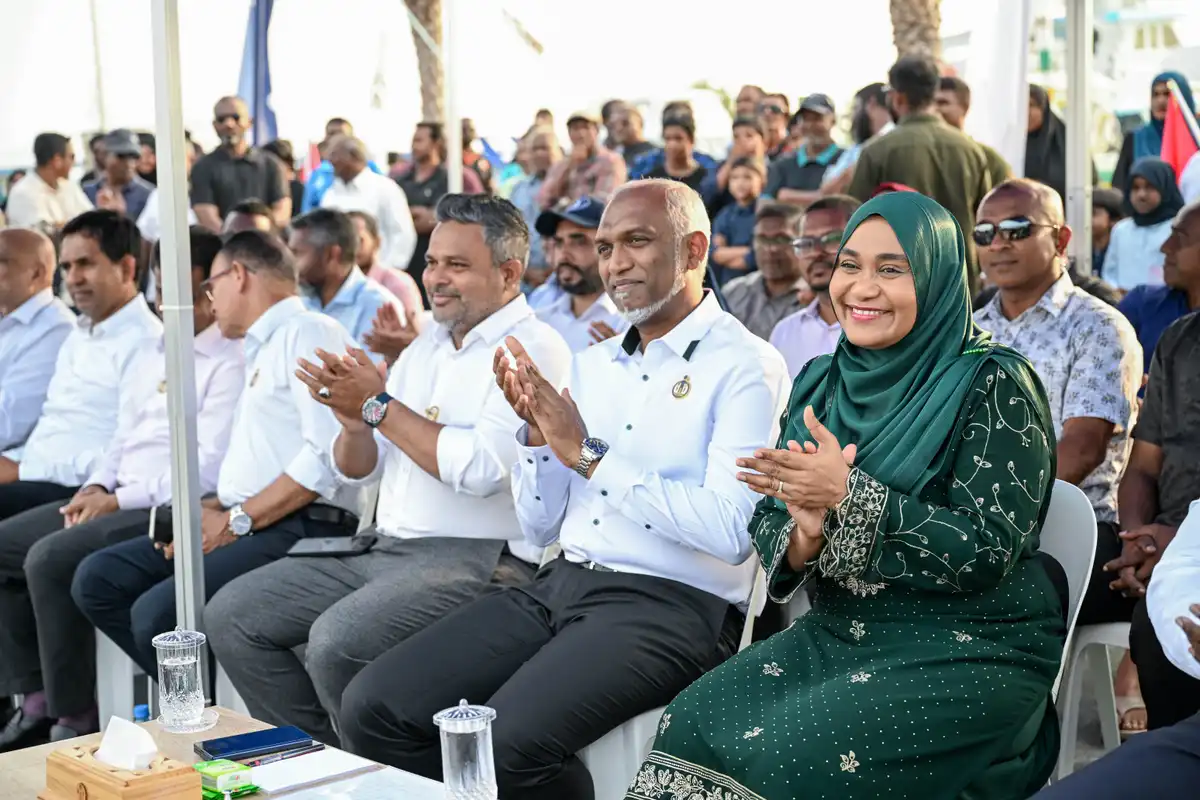 މިއަހަރުގެ މަސްވެރިންގެ ދުވަހާއި ގުޅިގެން ރ. ދުވާފަރުގައި ކުރިއަށް ދިޔަ މަސްކެނޑުމުގެ މުބާރާތް ރައީސުލްޖުމްހޫރިއްޔާގެ ދެކަނބަލުން ބައްލަވާލައްވަނީ