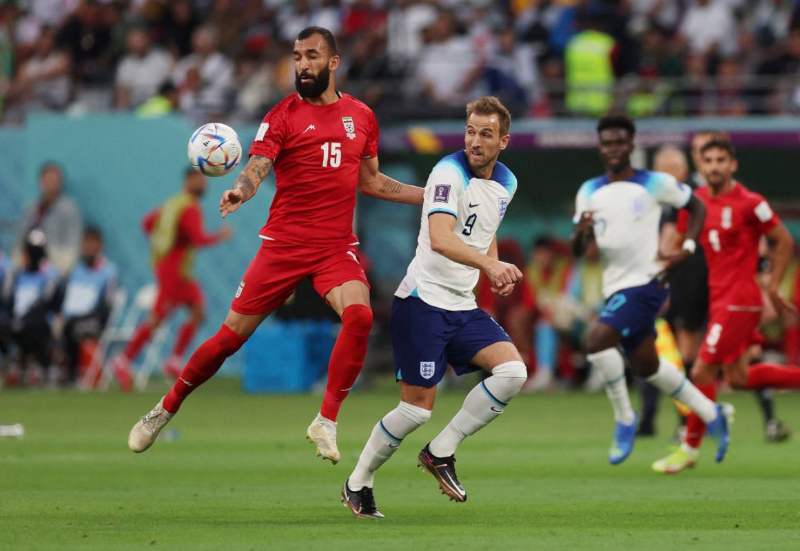 އިންގްލެންޑު އަދި އީރާން ކުޅުނު މެޗުގެ ތެރެއިން: ފޮޓޯ - ރޮއިޓާސް  