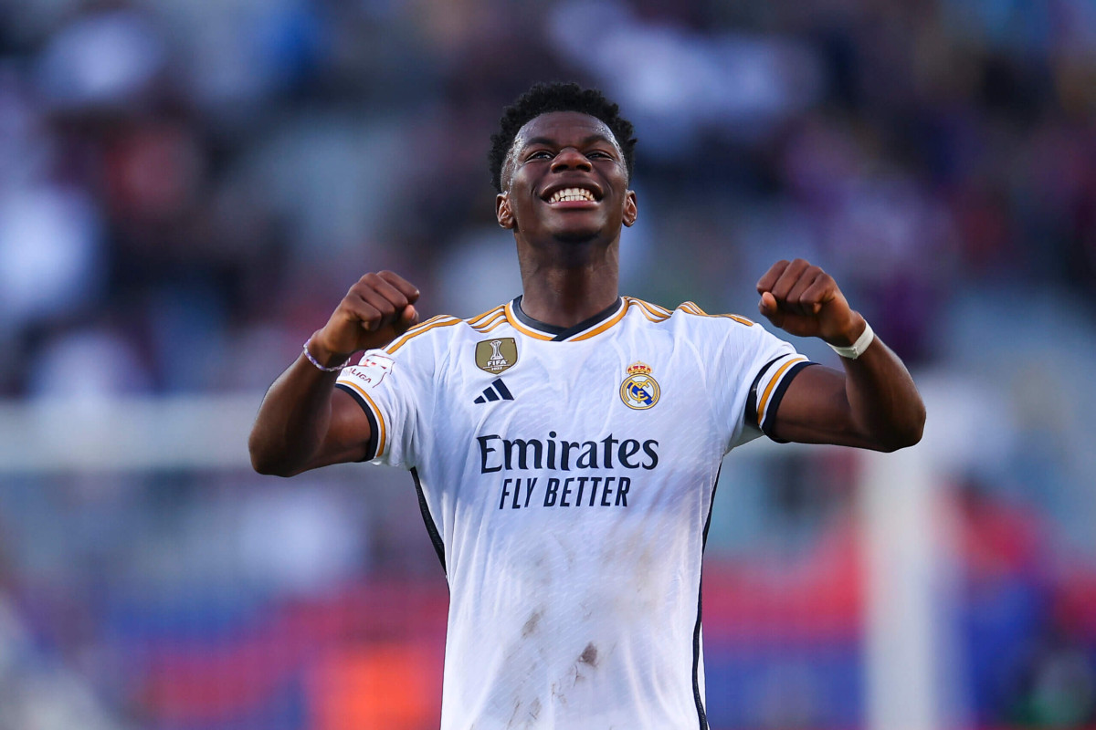 ރެއާލަށް ކުޅެމުން އަންނަ އައުރެލިން ޗުއަމެނީ