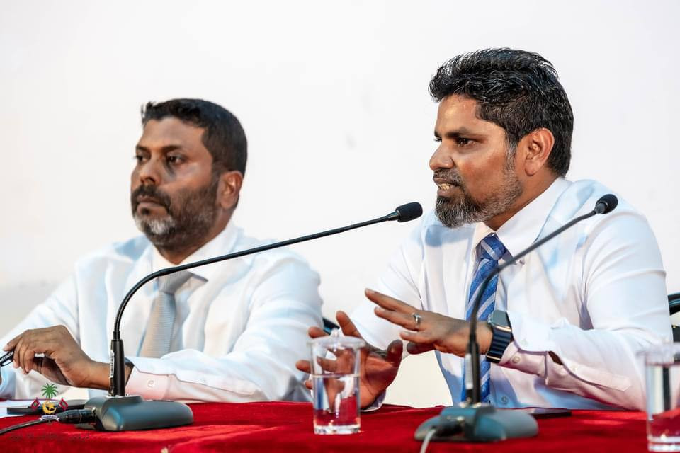 ކުޅިވަރާ ބެހޭ ވުޒާރާ އިން ބޭއްވި ނޫސްވެރިންގެ ބައްދަލުވުމުގައި ވަޒީރު ރާފިޢު އަދި ކޮމިޝަނަރ އޮފް ސްޕޯޓްސް ޠަލާލް