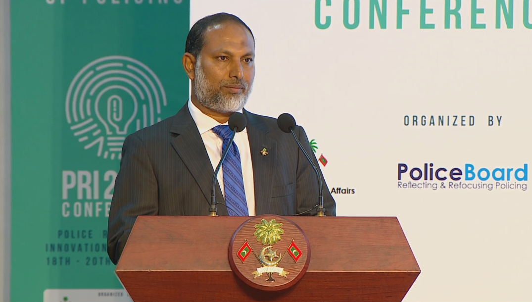 ޕޮލިސް ރިސަރޗް އެންޑް އިނޮވޭޝަން ކޮންފަރެންސްގައި ހޯމް މިނިސްޓަރު އިމްރާން އަބްދުﷲ ވާހަކަފުޅުދައްކަވަނީ