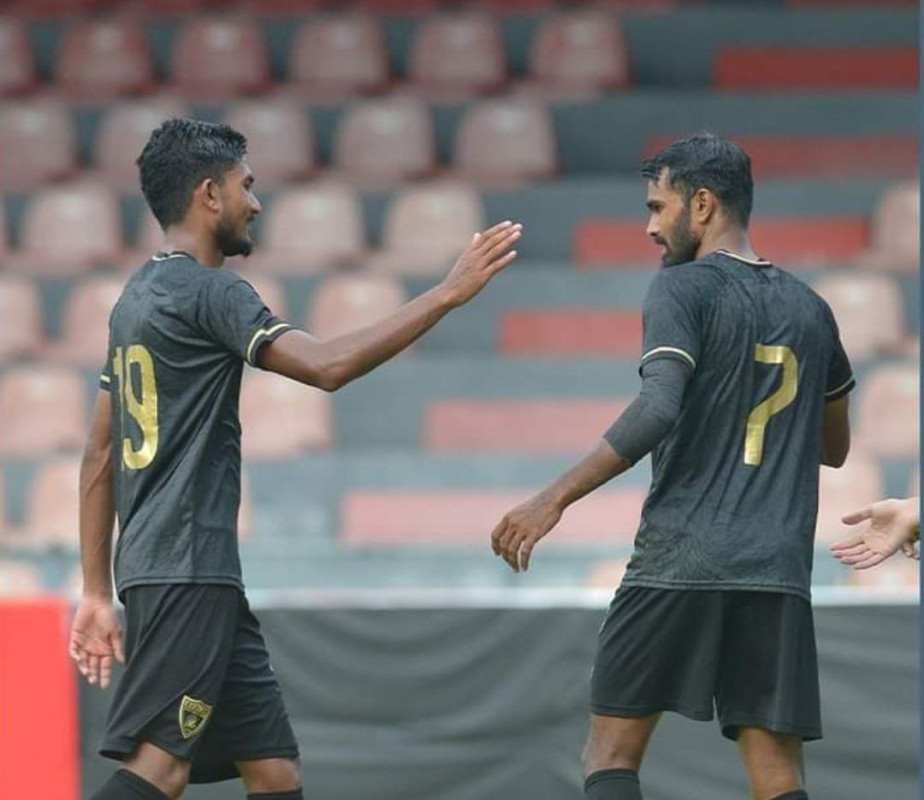 އީގަލްސްއާއި ގްރީން ސްޓްރީޓްސް ބައްދަލުކުރި މެޗުގެ ތެރެއިން