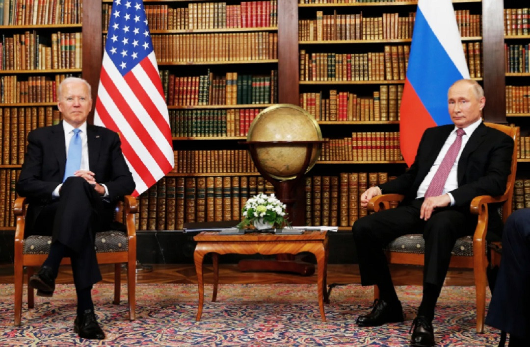 ރަޝިއާގެ ރައީސް ވްލެޑްމިއަރ ޕުޓިން އަދި އެމެރިކާގެ ރައީސް ޖޯ ބައިޑެން