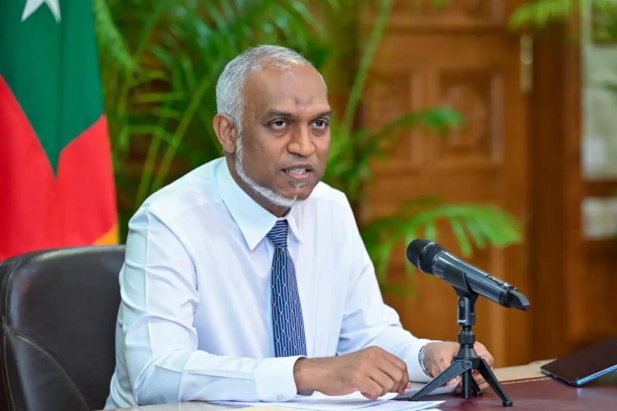 ރައީސް ޑރ. މުހައްމަދު މުޢިއްޒު ނޫސްވެރިންނާ ބައްދަލު ކުރައްވަނީ