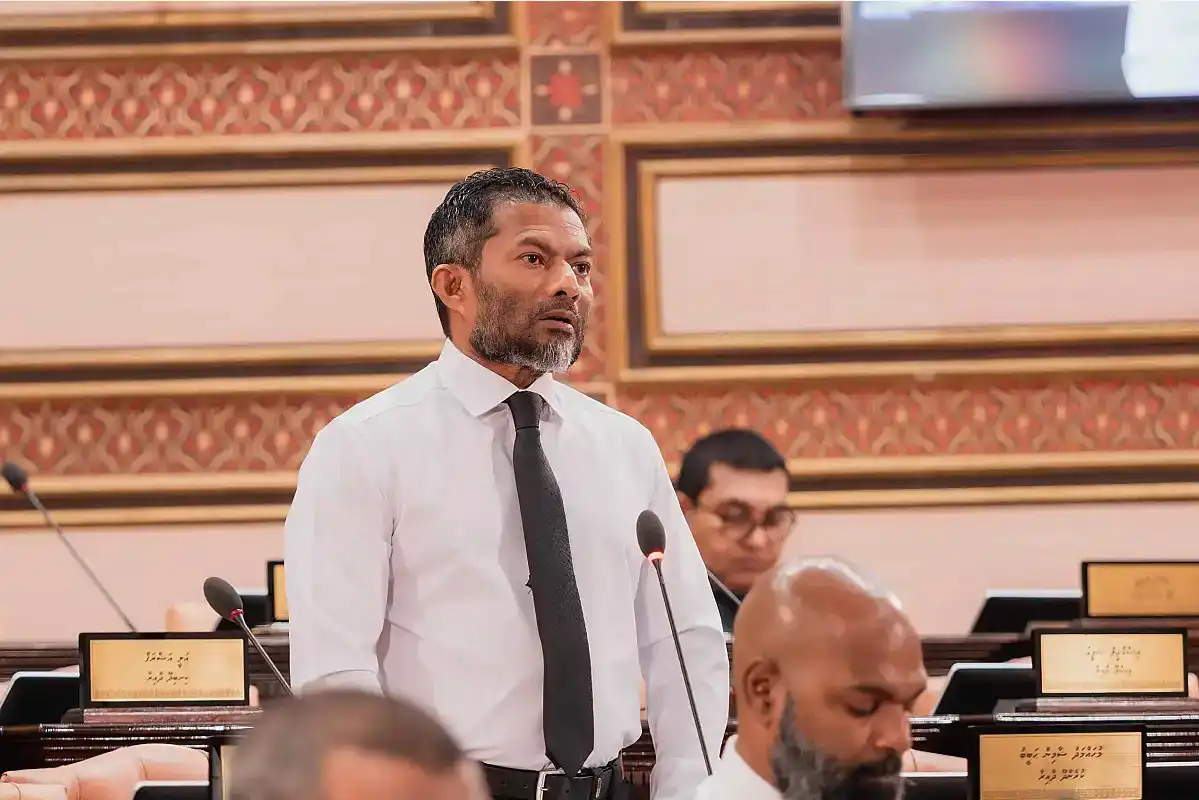 ދަތުރުފަތުރުގެ ގާނޫނު އަލުން އެކުލަވާލުމަށް ހުށަހެޅުއްވި ކުރެންދޫ ދާއިރާގެ މެންބަރު މުހައްމަދު ޝާމިން ހަބީބު