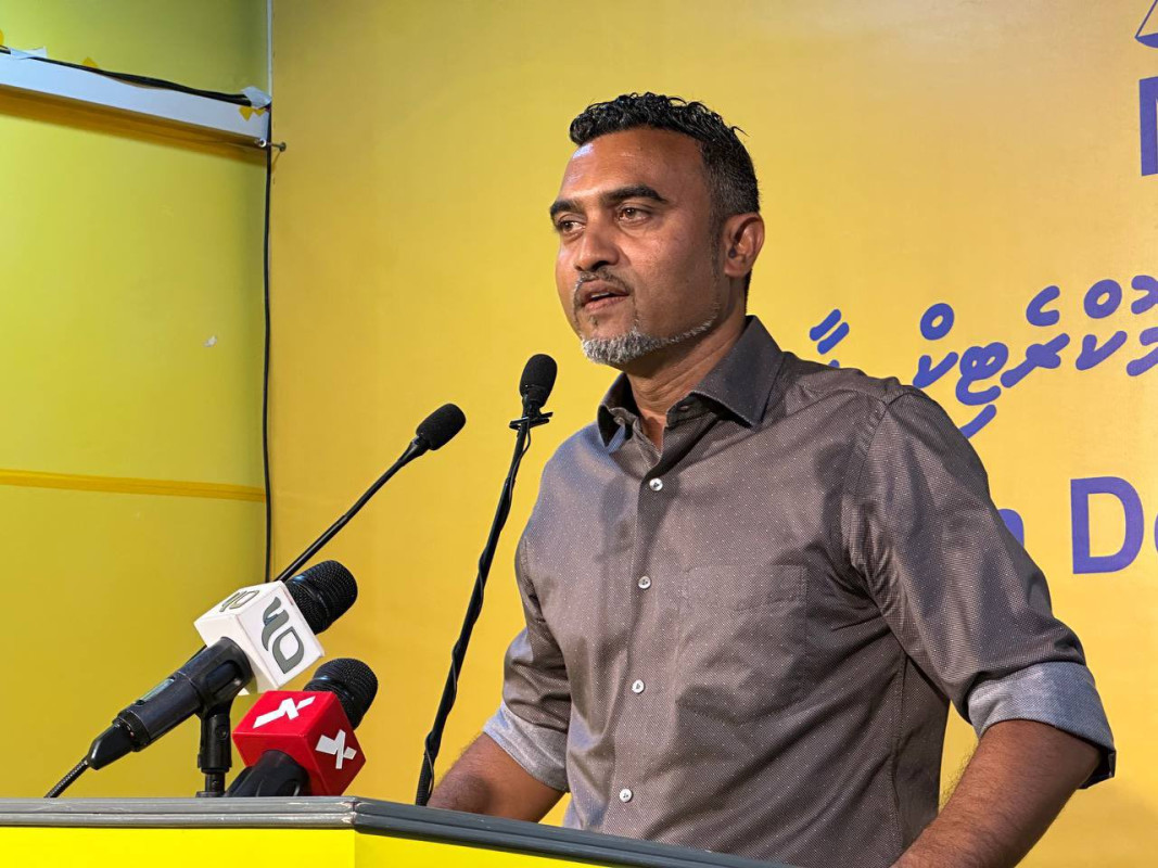 ބުރާސްފަތި ދުވަހުގެ ރޭ އެމްޑީޕީން ކުރިއަށް ގެންދިޔަ ޖަލްސާގައި ހިތަދޫ ދެކުނު ދާއިރާގެ މެންބަރު އިބްރާހިމް ނާޒިލް ވާހަކަދައްކަވަނީ