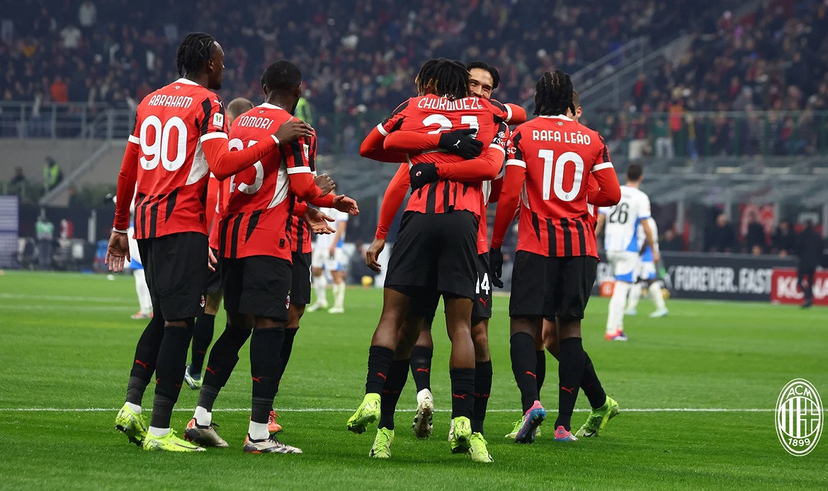 މެޗުގައި ލަނޑު ޖެހުމަށްފަހު މިލާންގެ ކުޅުންތެރިން އުފާ ފާާޅު ކުރަނީ