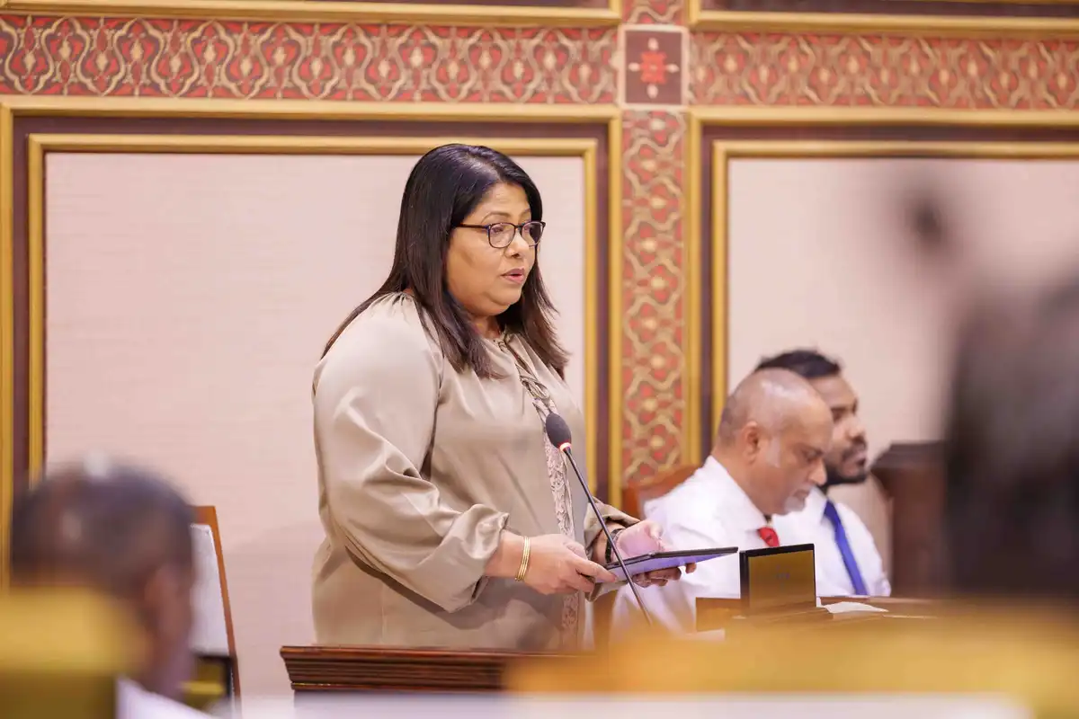 ރާއްޖޭގައި މަސައްކަތް ކުރާ ޑޮކްޓަރުންގެ 60 އިންސަތައަކީ ބިދޭސީން: މިނިސްޓަރު ގީލާ