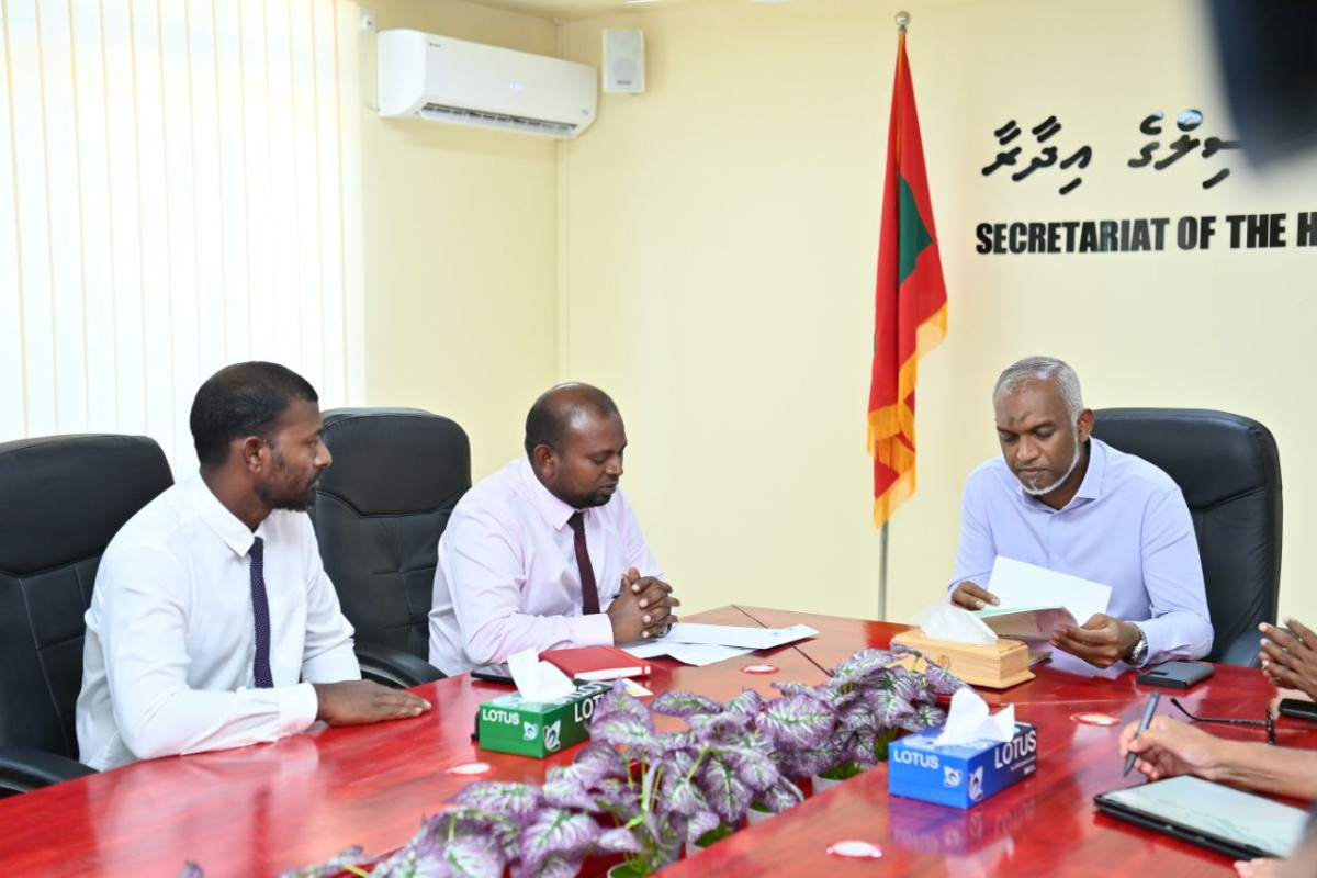 President Muizzu met island councilors and WDC members of L. Isdhoo on Thursday