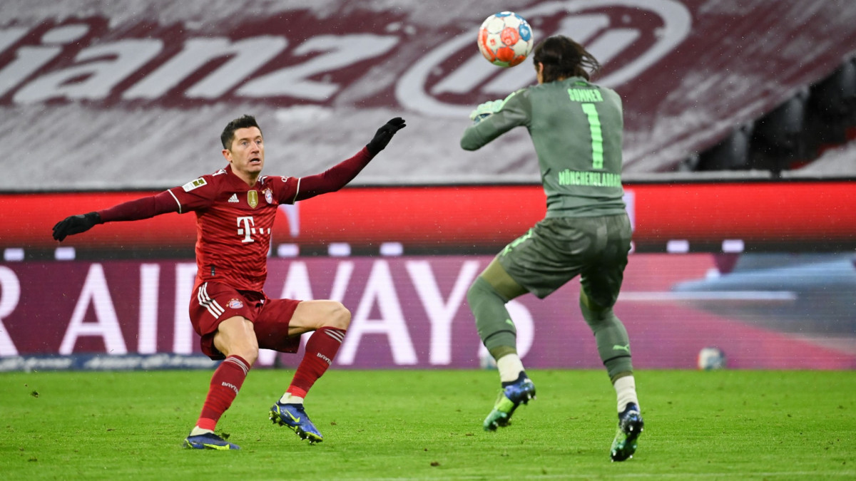 ބަޔާނާއި މޮންޗެންގްލަޑްބަކް ބައްދަލުކުރި މެޗުގެ ތެރެއިން