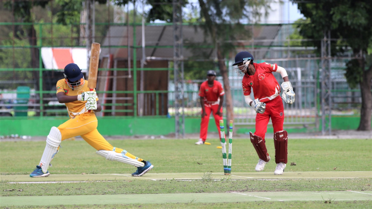 ކްރިކެޓް މުބާރާތެއްގައި ކުޅުންތެރިން ވާދަކުރަނީ: ހުއްދަ ލިބުމާއެކު މުބާރާތްތައް ފަށާނެ ކަމަށް ކްރިކެޓް ބޯޑުން ބުނޭ