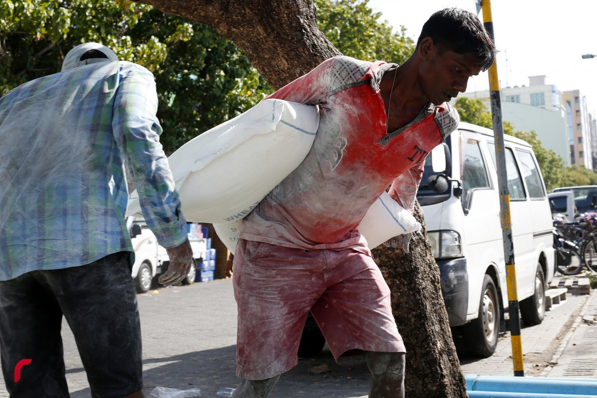 މި އޮޕަރޭޝަންގެ ތެރެއިން ބިދޭސީން ގަވާއިދުގެ ތެރެއަށް ވެއްދުން ހިމެނޭ