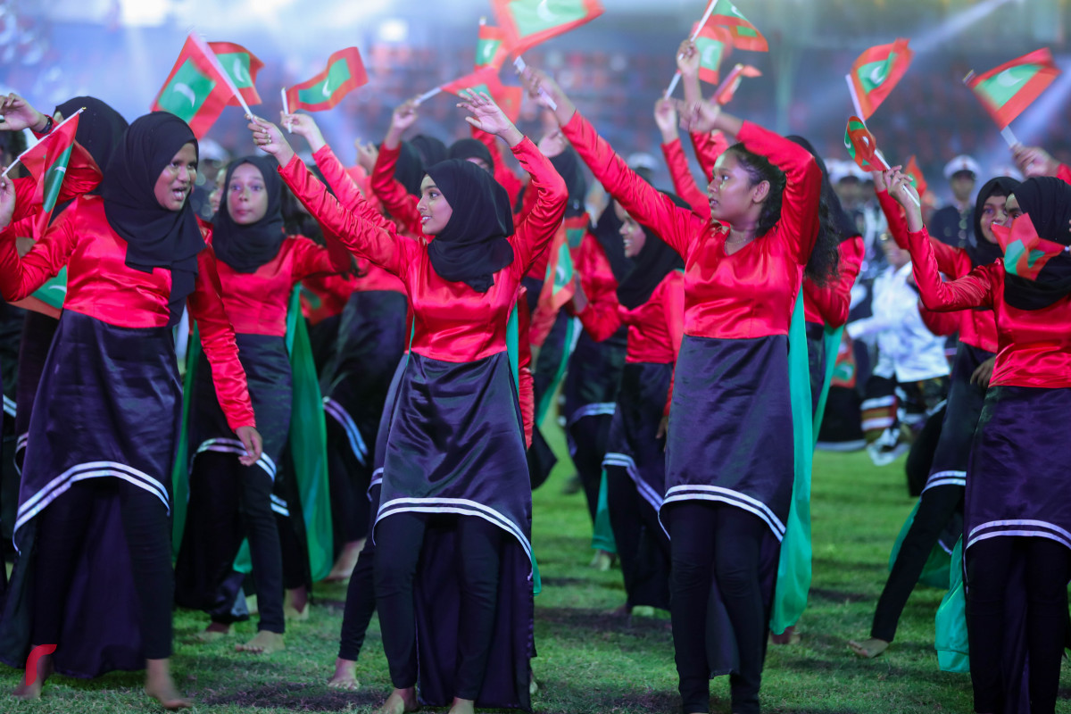 26 ޖުލައި 2019 --މިނިވަން ދުވަހުގެ ރަސްމީ ޕެރޭޑުގެ ހަރަކާތްތައް، ގަލޮޅު ދަނޑުގައި ބޭއްވި ޕެރޭޑް ޝަރަފްވެރި ކޮށްދެއްވީ ރައީސުލް ޖުމްހޫރިއްޔާ އިބްރާހިމް މުހައްމަދު ސޯލިހް-- ފޮޓޯ: ޝުއައިބް މުހައްމަދު