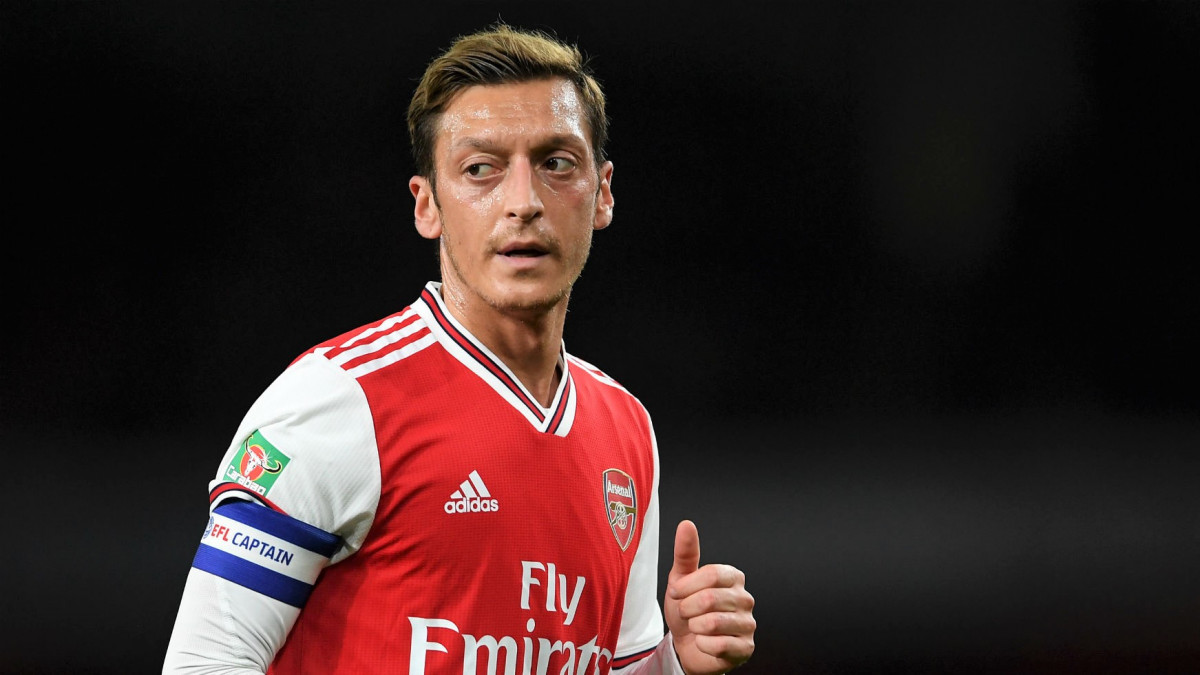 އާސެނަލަށް ކުޅެމުން އަންނަ ޖަރުމަނުގެ މިޑްފީލްޑަރު މެސުޓް އޮޒިލް