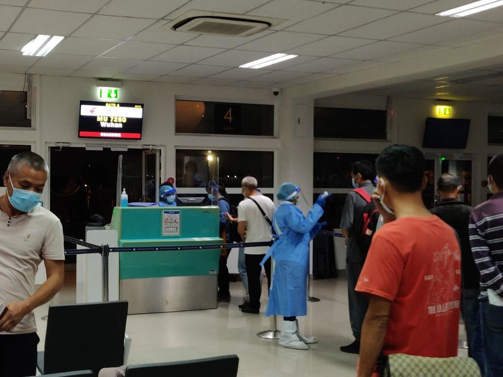 ވެލާނާ އިންޓަރނޭޝަނަލް އެއަރޕޯޓުގައި ފަތުރުވެރިންތަކެއް ފުރަން ގޮސް