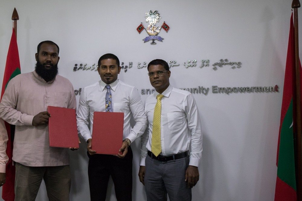 ފުޓްސަލް ދަނޑު އެޅުމުގެ މަސައްކަތް ހަވާލުކުރުމުގެ ތެރެއިން