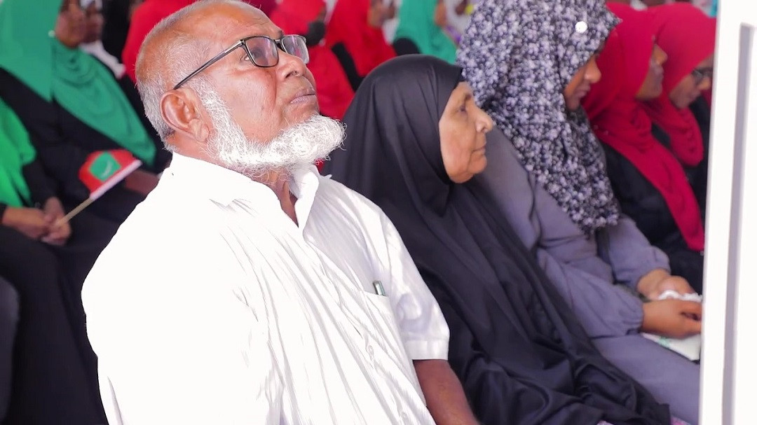 ގައުމީ އެއްބައިވަންތަކަމުގެ ދުވަހުގެ ހަފުލާގައި ބައިވެރިވި ގިނަ މީހުންގެ ލޯތައް ކަރުނައިން ފުރާލި - ފޮޓޯ: ރައީސް އޮފީސް