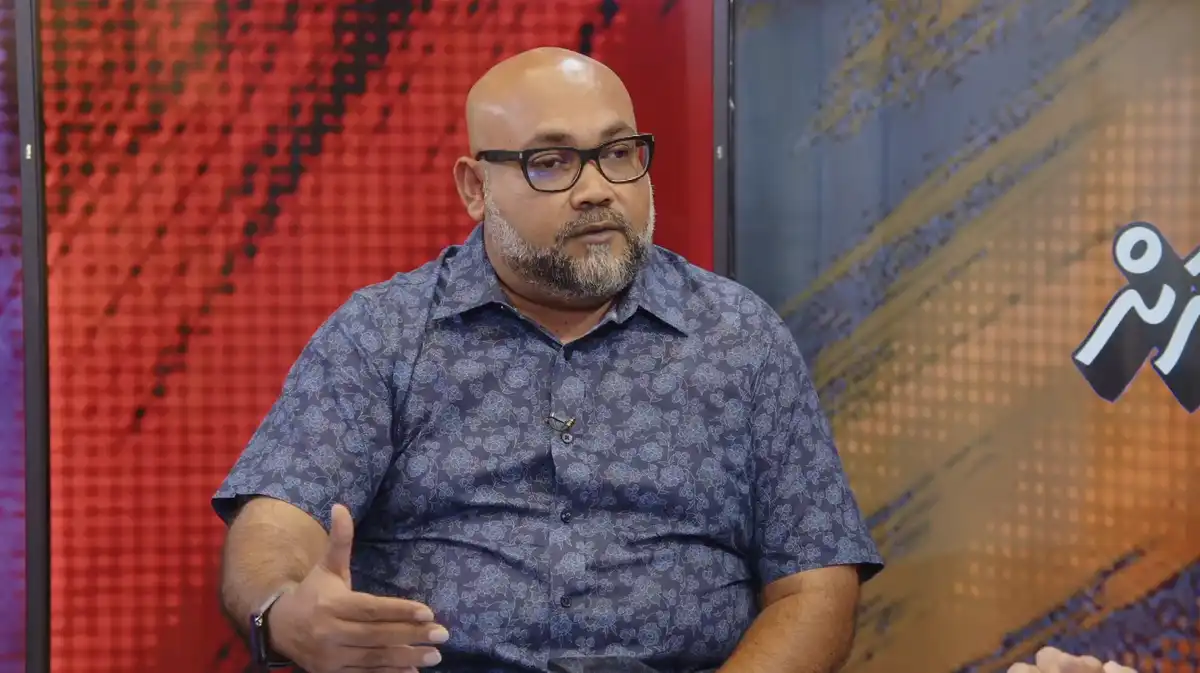 މެންބަރު އަހުމަދު ޝާކިރު "ދިވެހީންގެ ބިން ދިވެހީންނަށް" ކަވަރޭޖްގައި ވާހަކަދައްކަވަނީ