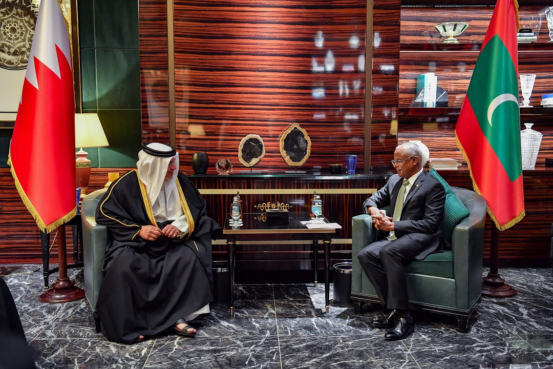 ރައީސުލްޖުމްހޫރިއްޔާ އިބްރާހީމް މުޙައްމަދު ޞާލިޙާއި ބަހްރައިންގެ ވަލީޢަހްދު، ޑެޕިއުޓީ ސުޕްރީމް ކޮމާންޑަރ އަދި ބޮޑުވަޒީރު ސަލްމާން ބިން ޙަމަދް އާލް ޚަލީފާ - ފޮޓޯ: ރައީސް އޮފީސް 